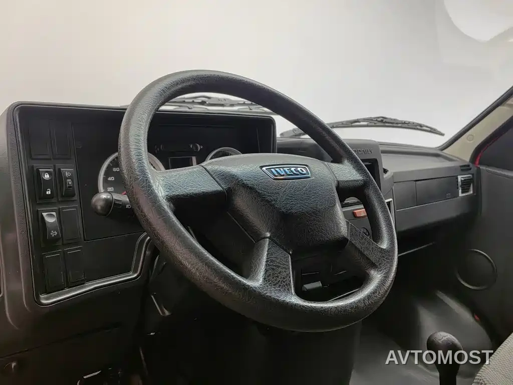 Iveco Daily 2021 Model 2.8T V35 VAN Cargo Van 3 Seats Short Wheelbase Medium Roof Single Tire Manual Door — фото 9