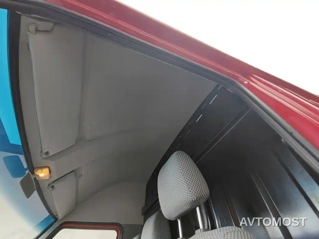 Iveco Daily 2021 Model 2.8T V35 VAN Cargo Van 3 Seats Short Wheelbase Medium Roof Single Tire Manual Door — фото 11