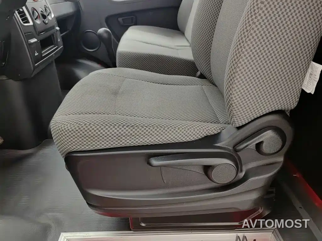 Iveco Daily 2021 Model 2.8T V35 VAN Cargo Van 3 Seats Short Wheelbase Medium Roof Single Tire Manual Door — фото 17