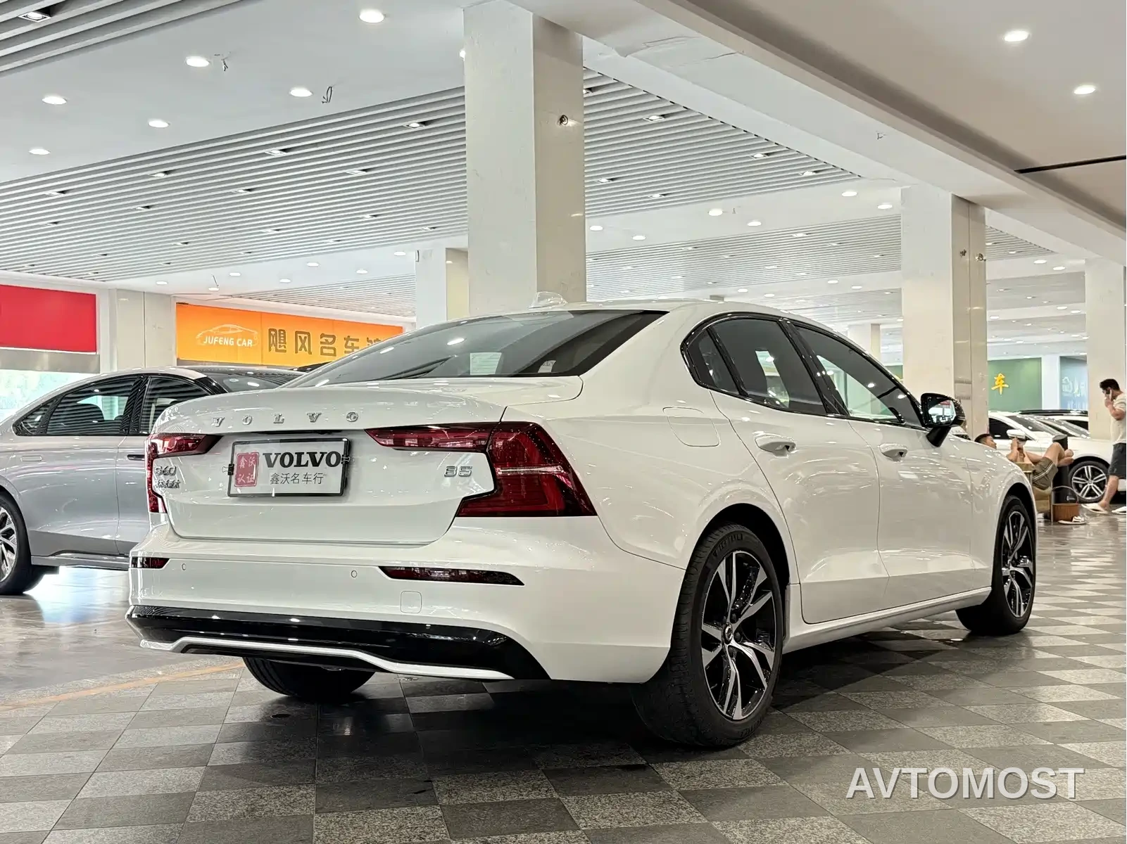 Volvo S60 2025 B5 Elegance Sport Edition — фото 3