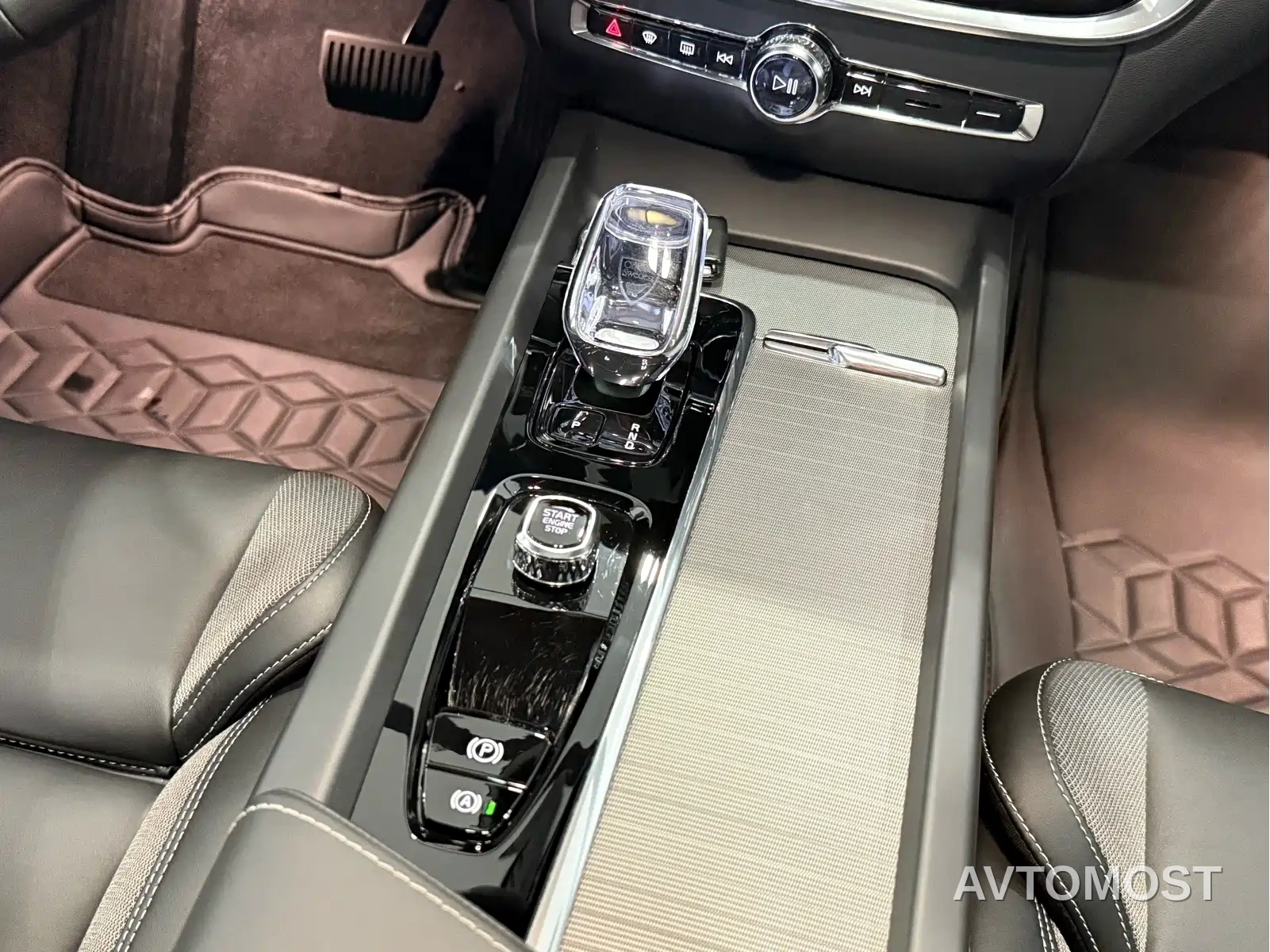 Volvo S60 2025 B5 Elegance Sport Edition — фото 13