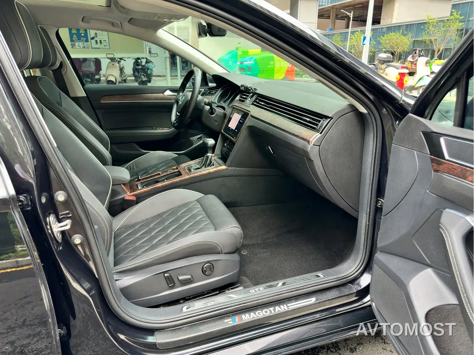 Volkswagen Magotan GTE Plug-in Hybrid 2020 GTE Luxury — фото 11