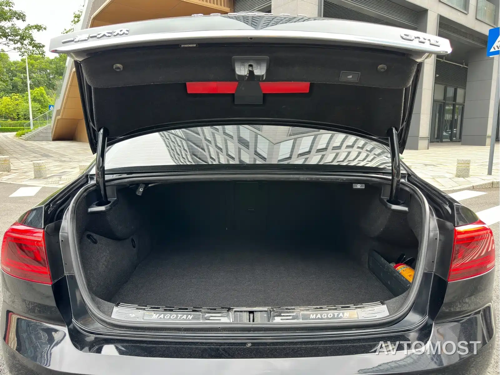 Volkswagen Magotan GTE Plug-in Hybrid 2020 GTE Luxury — фото 23