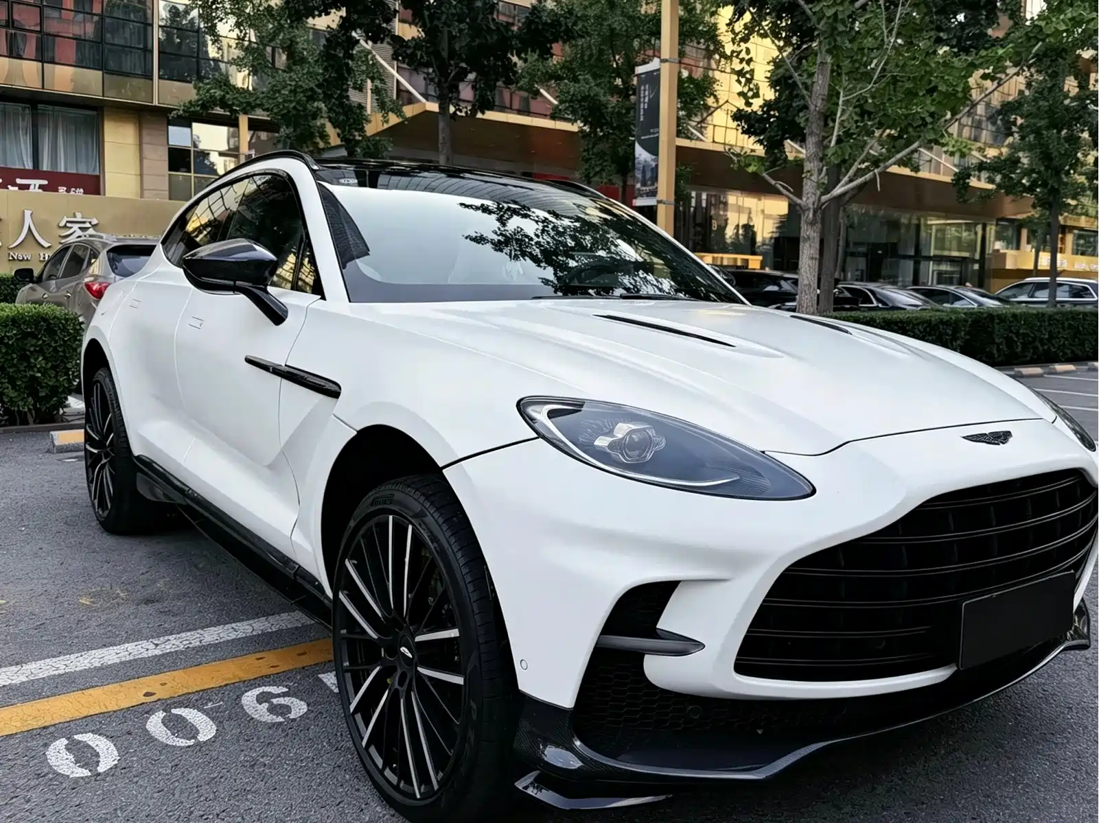 Aston Martin DBX 2023 Model 4.0T V8 707