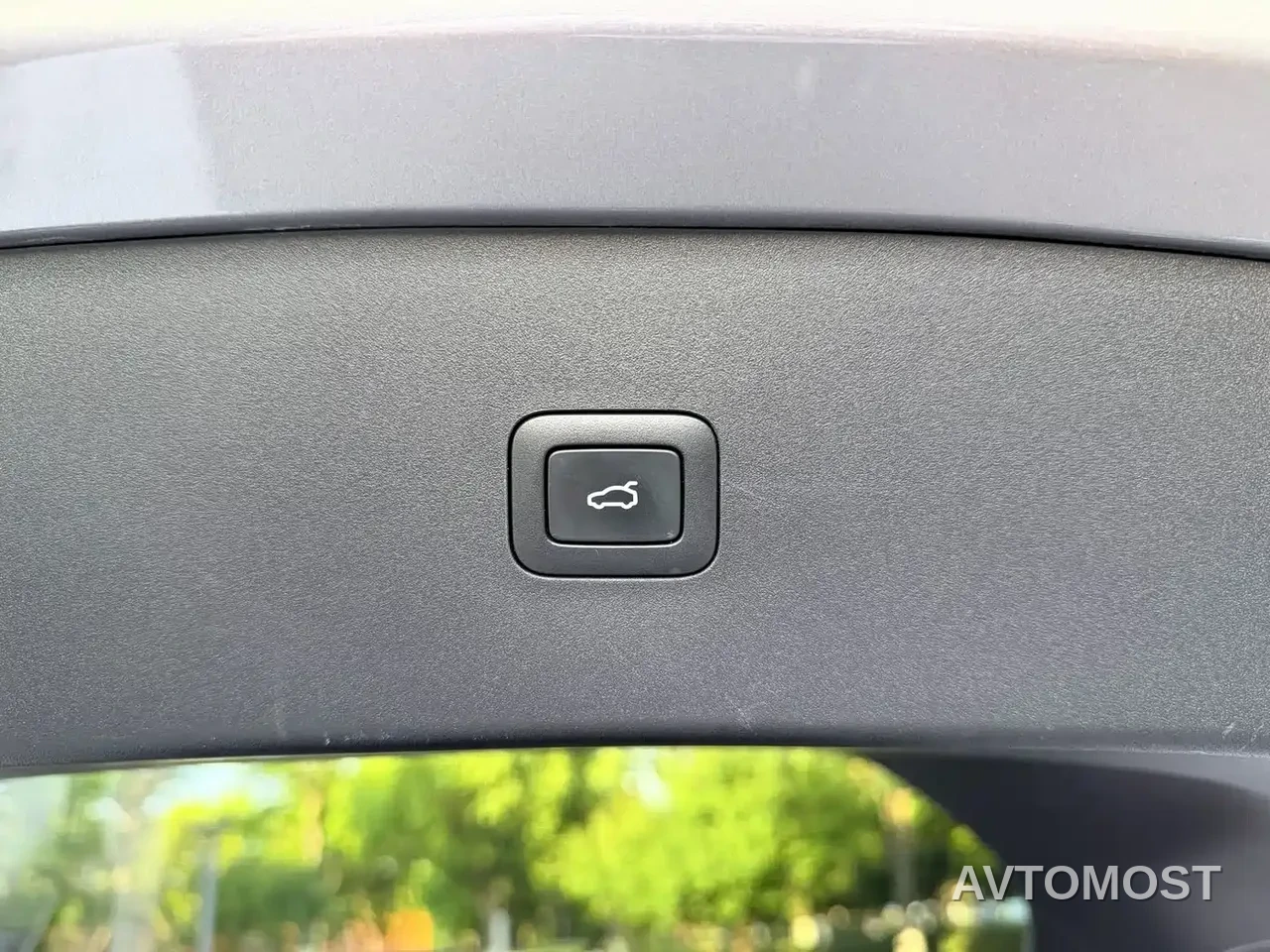 Xiaomi YU7 2025 Extended Range RWD Edition — фото 11