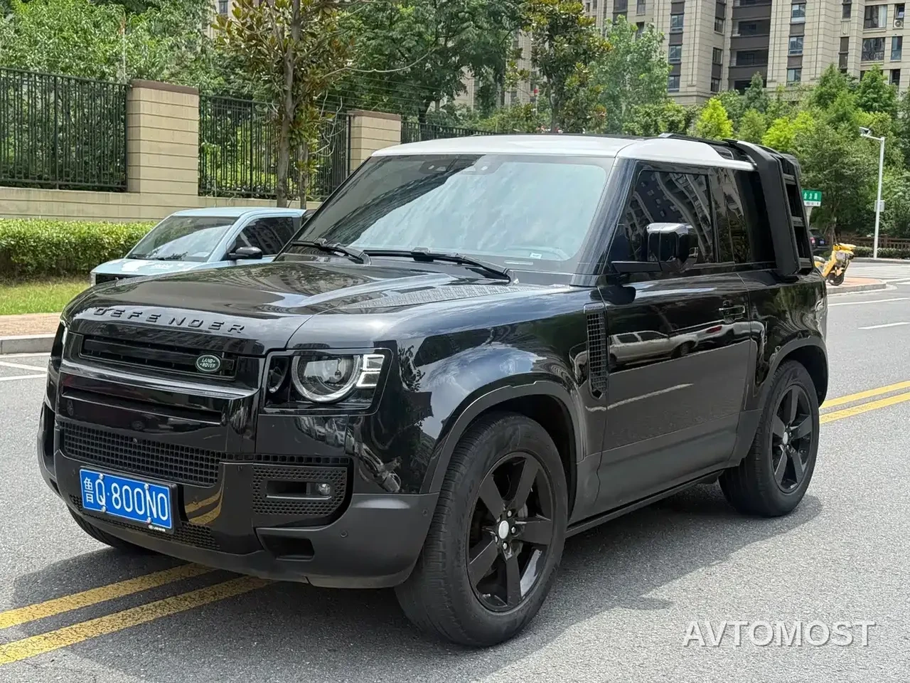 Land Rover Defender 2021 90 P400 Classic Replica Edition — фото 1