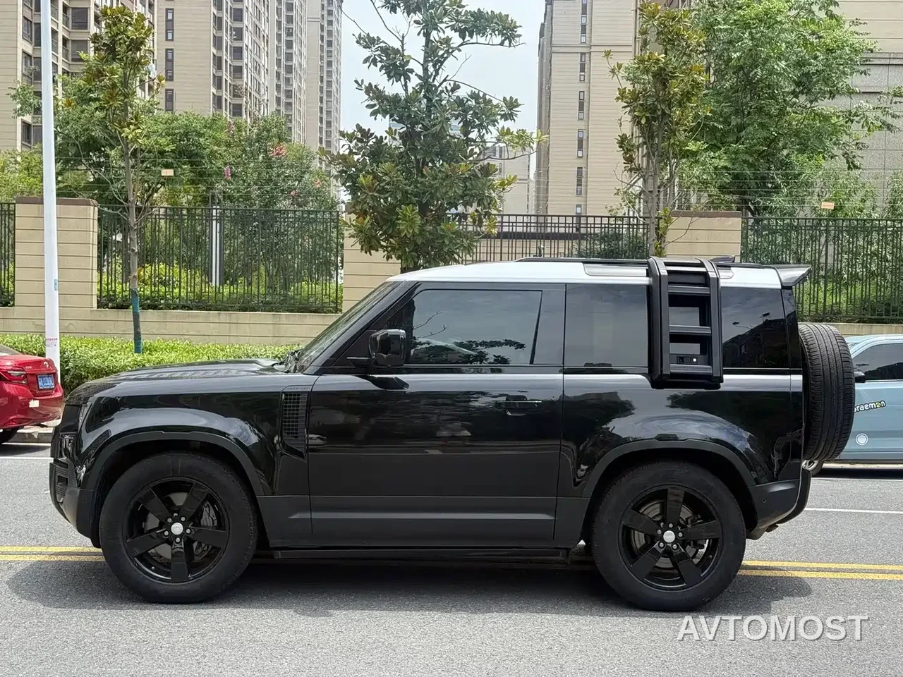 Land Rover Defender 2021 90 P400 Classic Replica Edition — фото 2