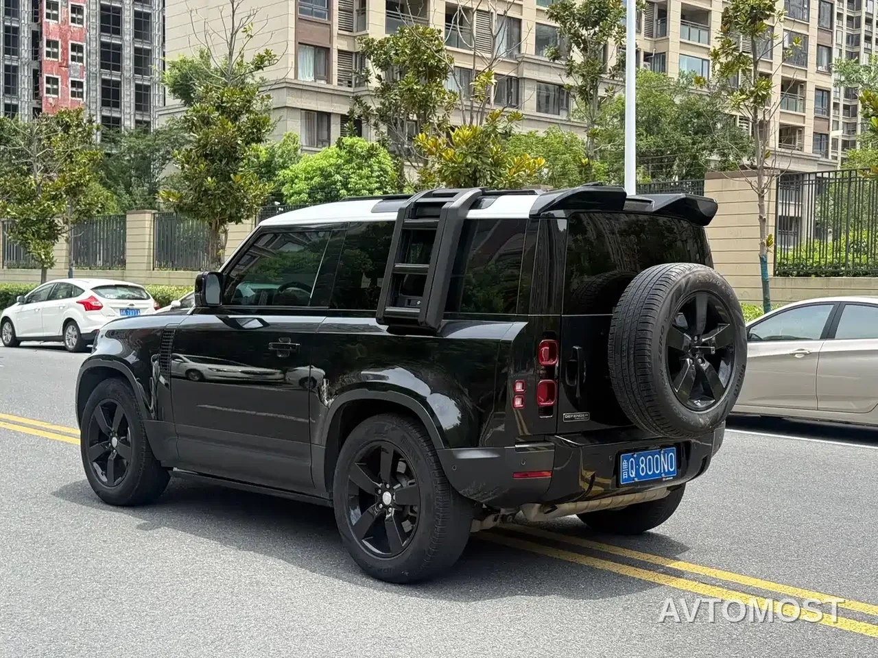 Land Rover Defender 2021 90 P400 Classic Replica Edition — фото 3