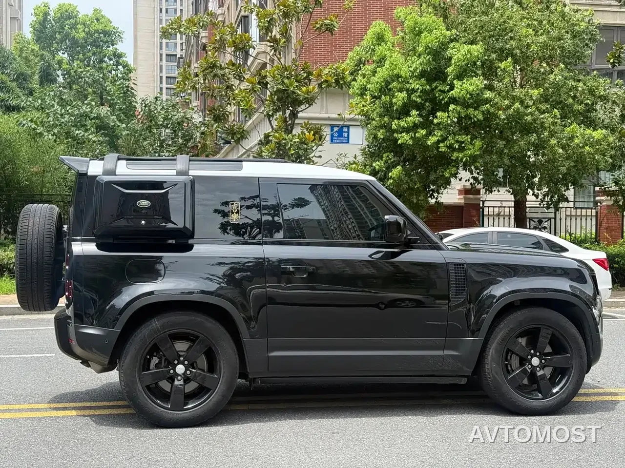 Land Rover Defender 2021 90 P400 Classic Replica Edition — фото 5