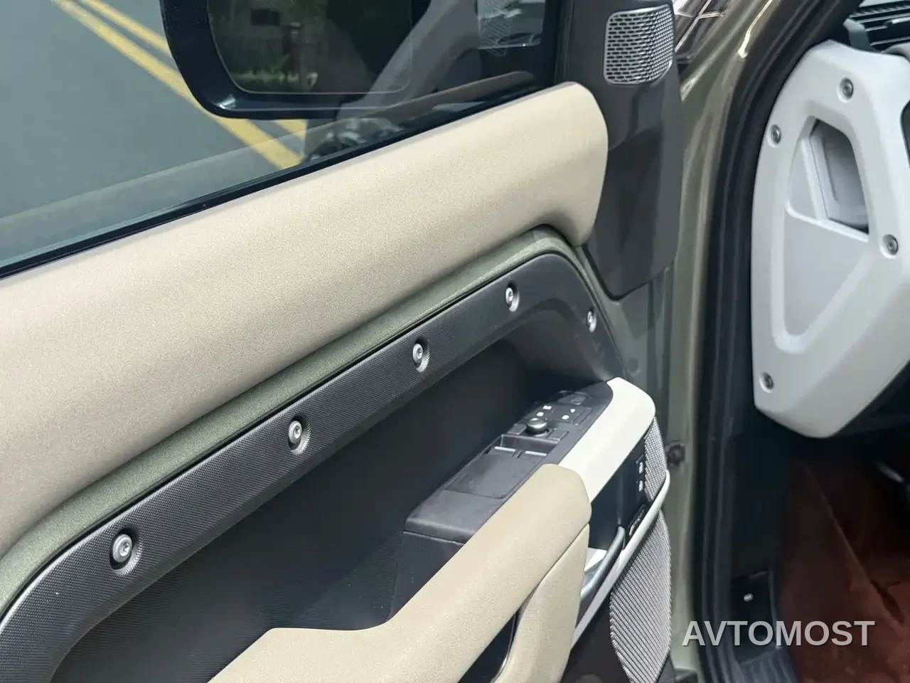 Land Rover Defender 2021 90 P400 Classic Replica Edition — фото 9