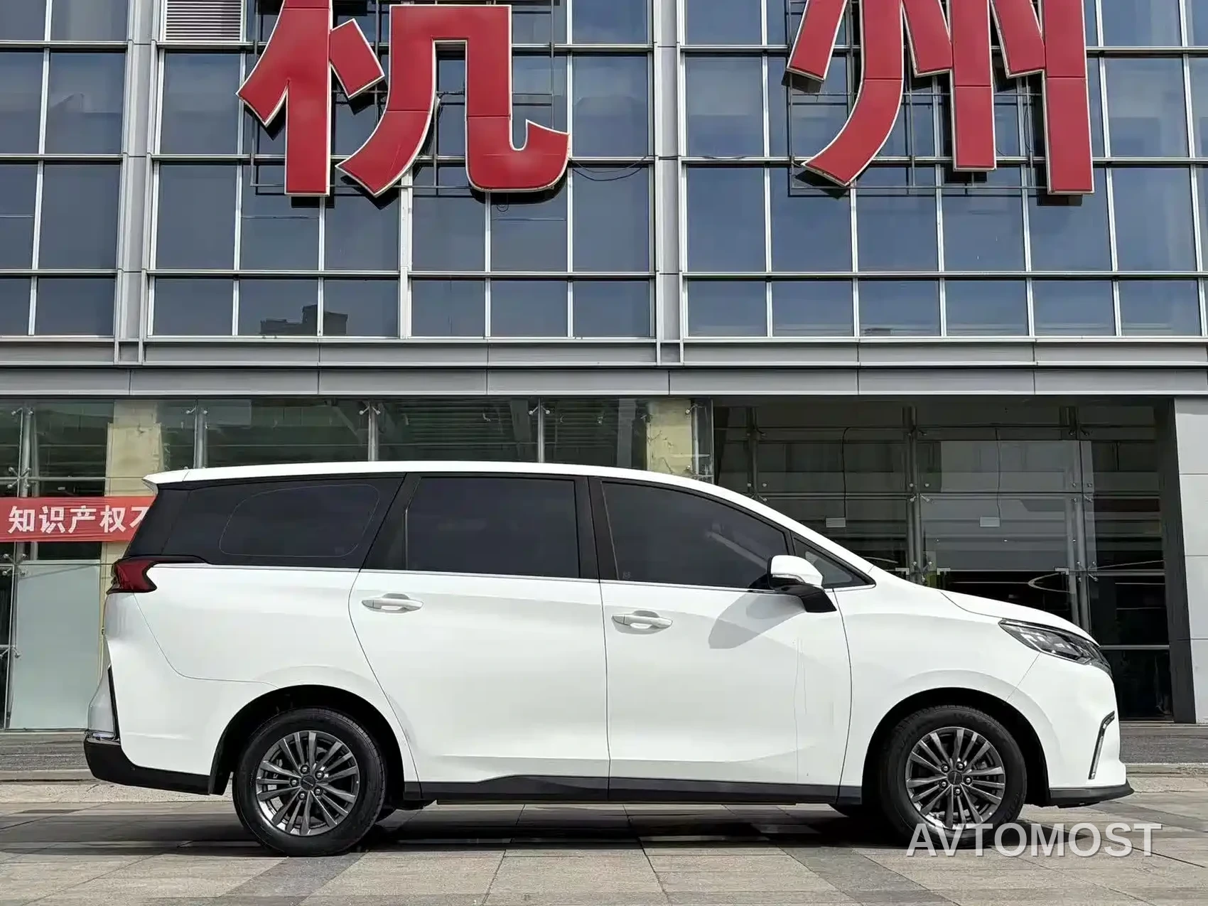 SAIC MAXUS EUNIQ 5 2022 Elite Edition 6-seater — фото 4