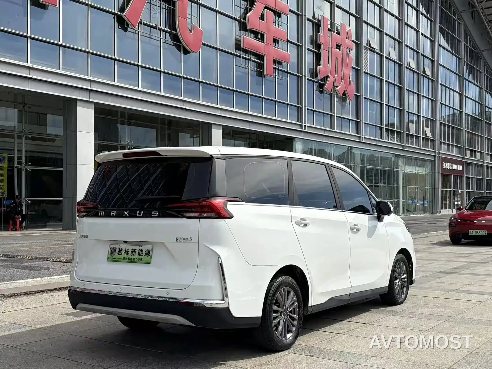 SAIC MAXUS EUNIQ 5 2022 Elite Edition 6-seater — фото 5