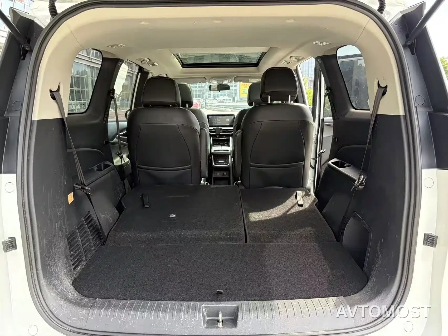 SAIC MAXUS EUNIQ 5 2022 Elite Edition 6-seater — фото 11