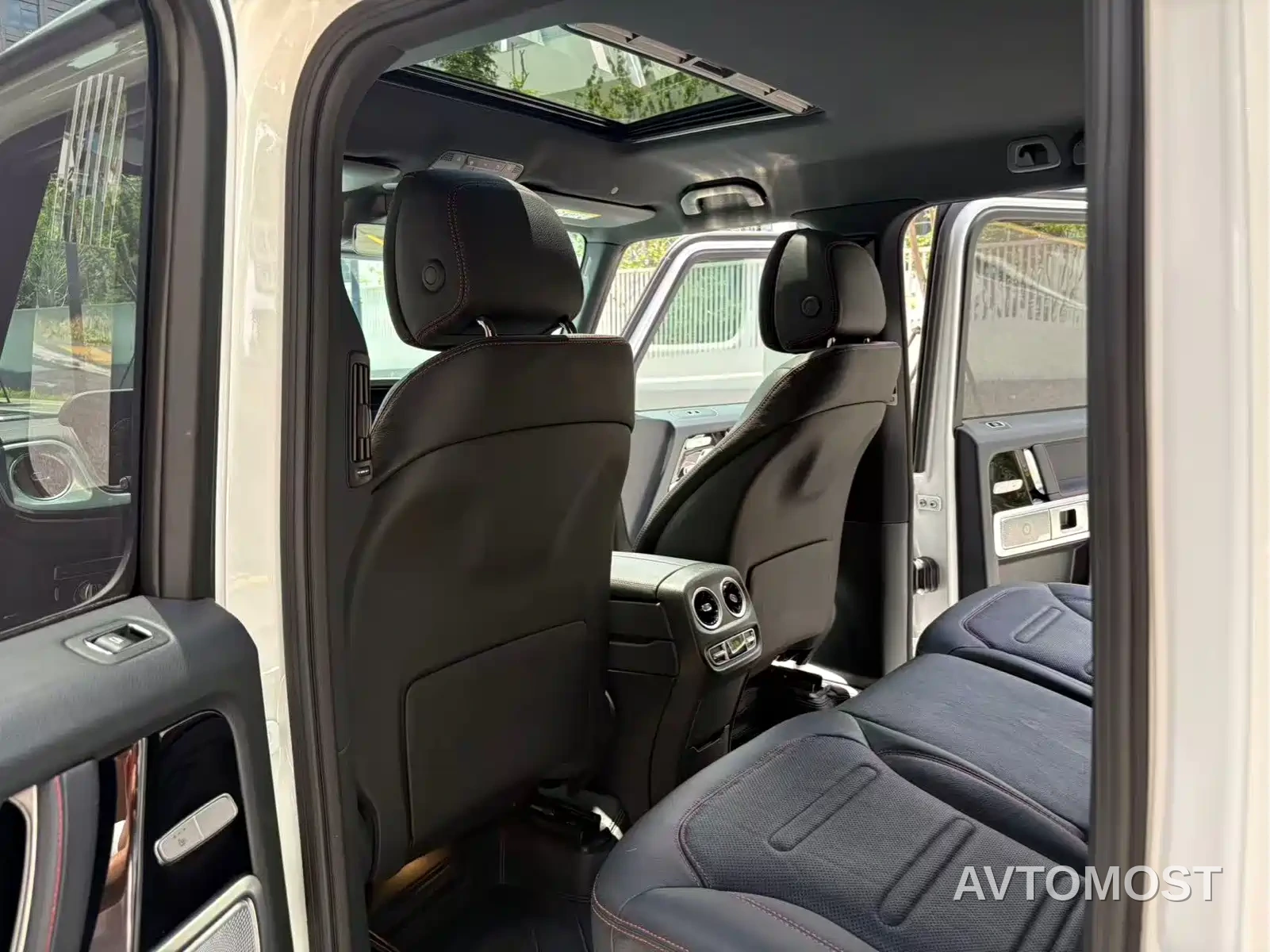 Mercedes-Benz G-Class 2022 G 500 — фото 11