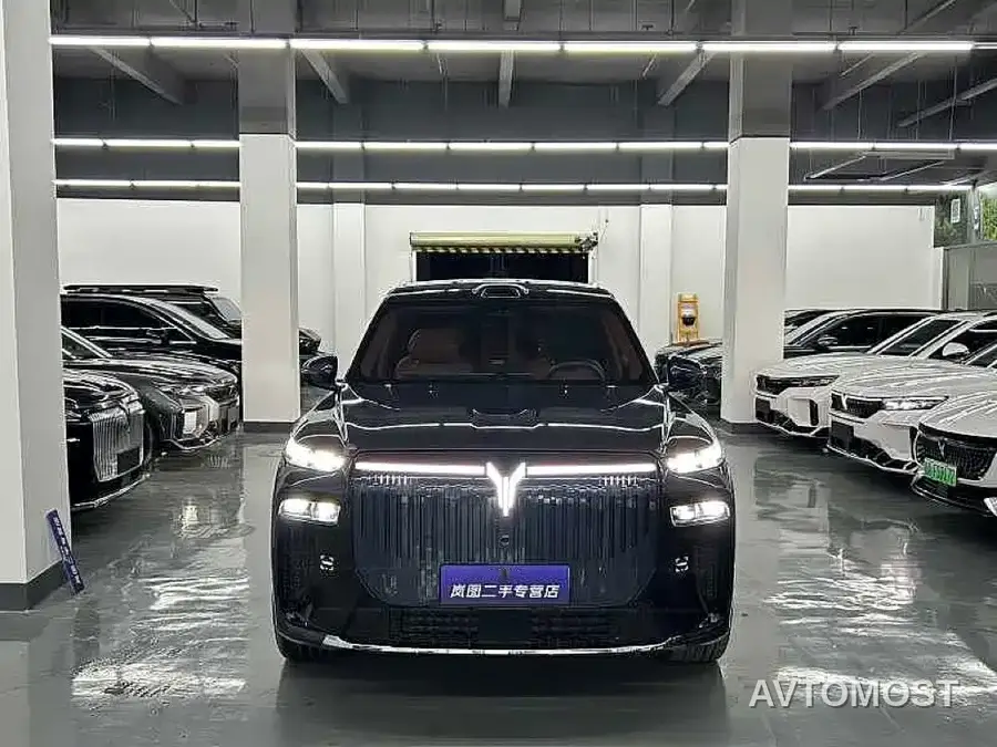 VOYAH Taishan 8