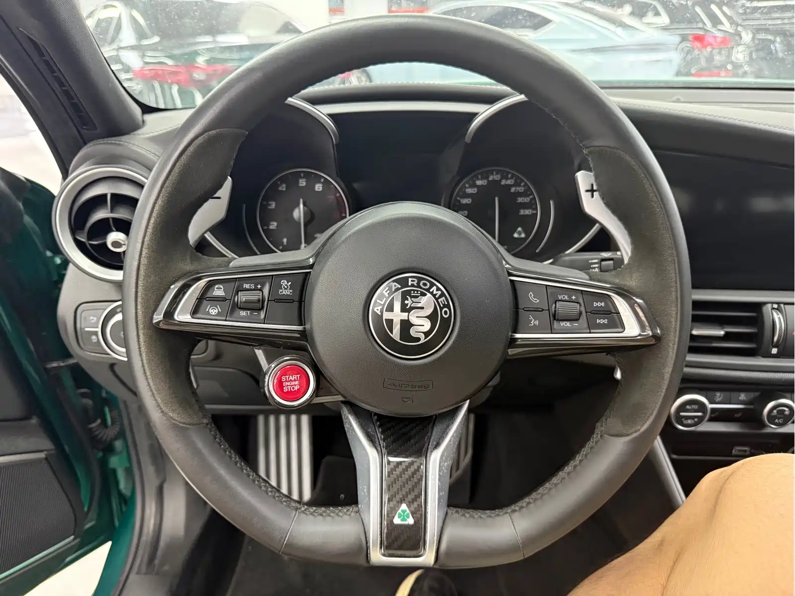 Alfa Romeo Giulia 2022 2.9T Quadrifoglio — фото 5