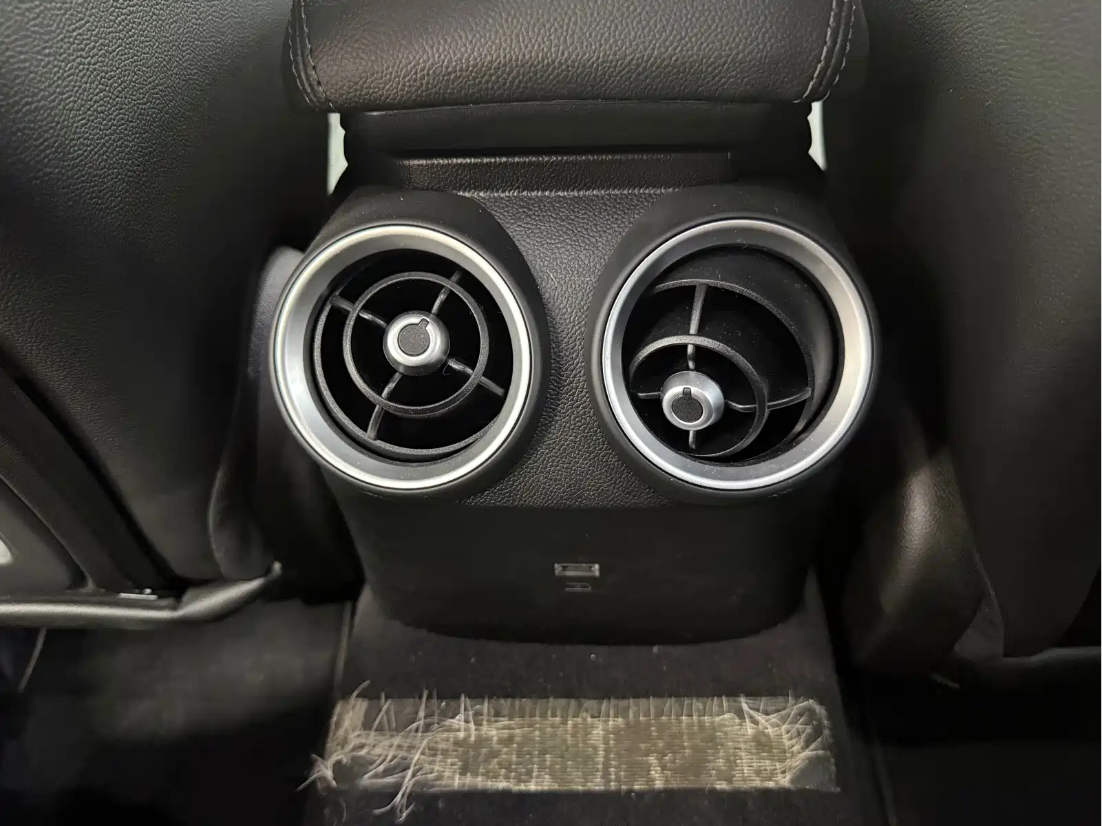 Alfa Romeo Giulia 2022 2.9T Quadrifoglio — фото 9