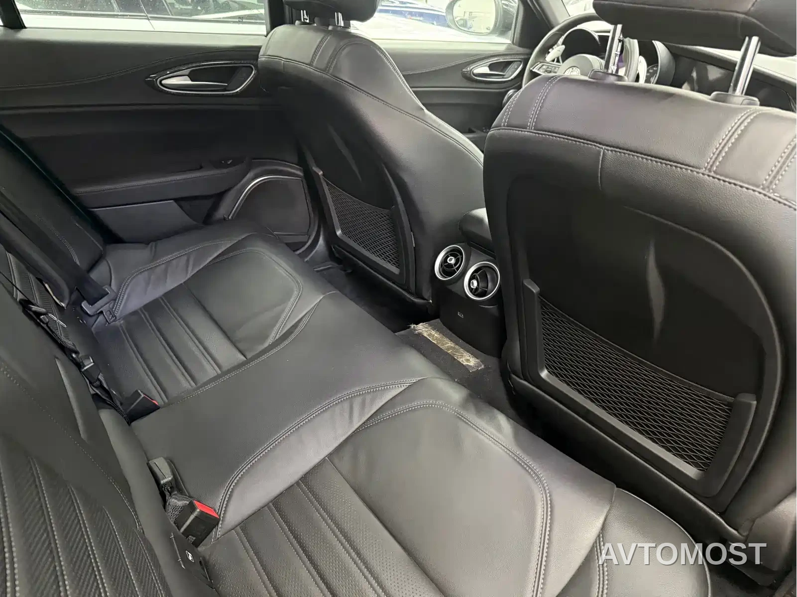 Alfa Romeo Giulia 2022 2.9T Quadrifoglio — фото 10