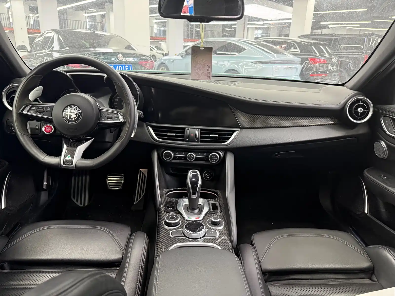 Alfa Romeo Giulia 2022 2.9T Quadrifoglio — фото 12