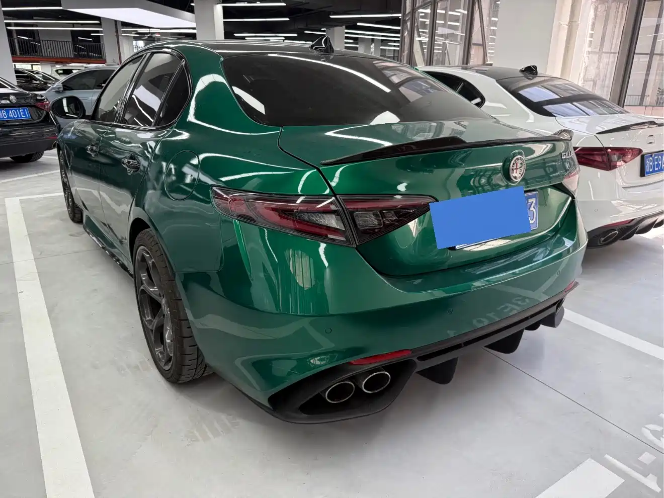 Alfa Romeo Giulia 2022 2.9T Quadrifoglio — фото 13