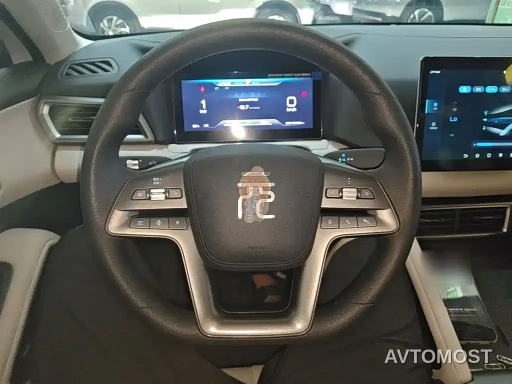 BYD Yuan UP 2025 Model 301KM Navigator — фото 11