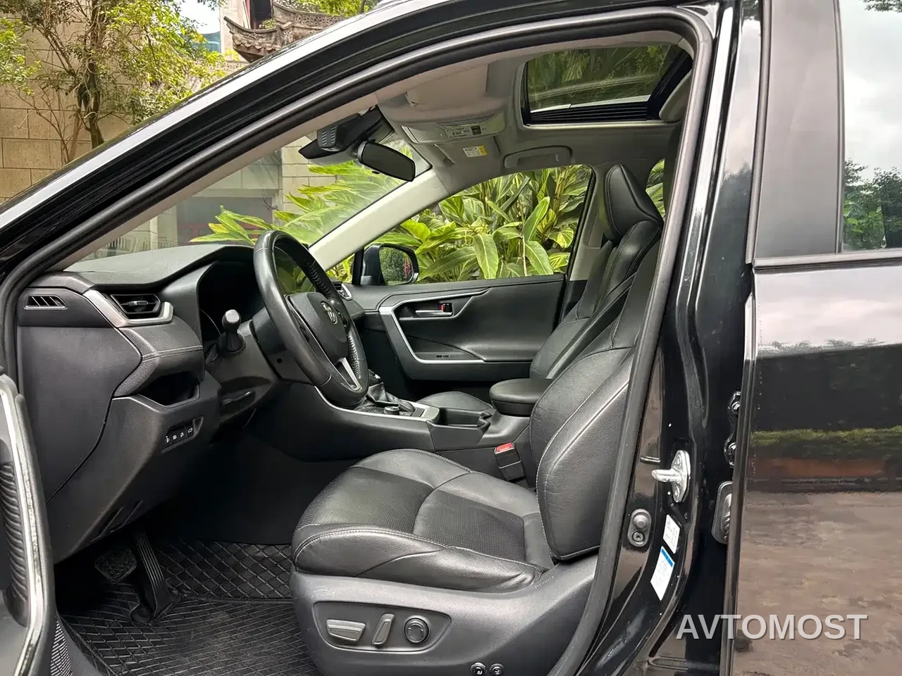 Toyota Wildlander 2022 Hybrid 2.5L E-CVT AWD Luxury Edition — фото 4