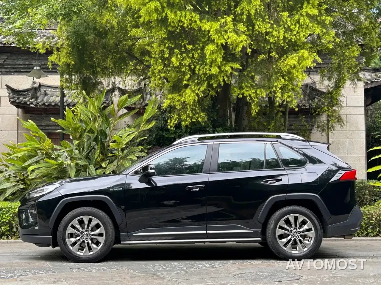 Toyota Wildlander 2022 Hybrid 2.5L E-CVT AWD Luxury Edition — фото 15
