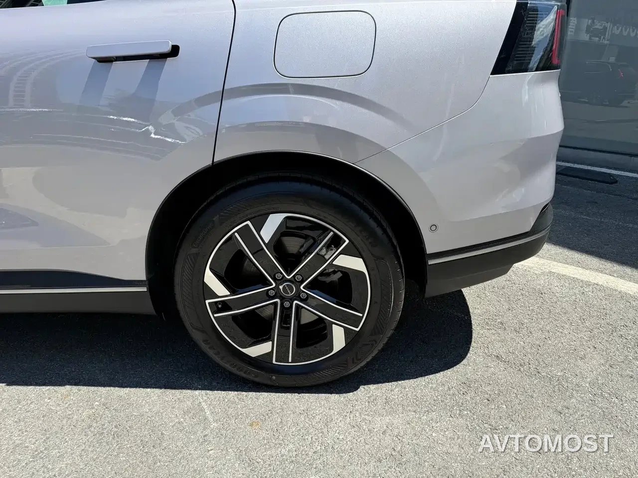 Volvo XC70 Plug-in Hybrid 2025 Standard — фото 7