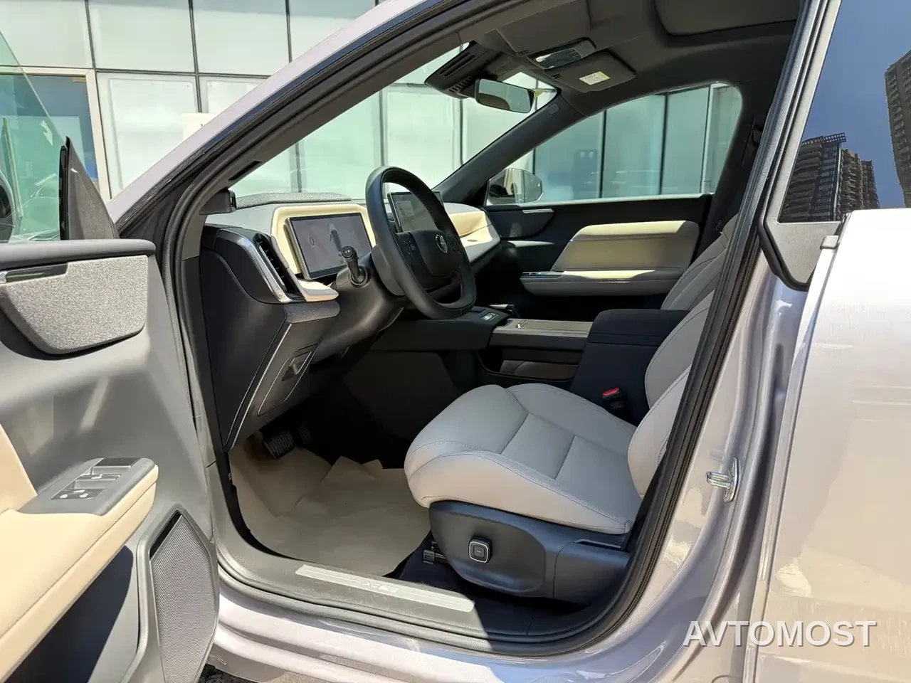 Volvo XC70 Plug-in Hybrid 2025 Standard — фото 9