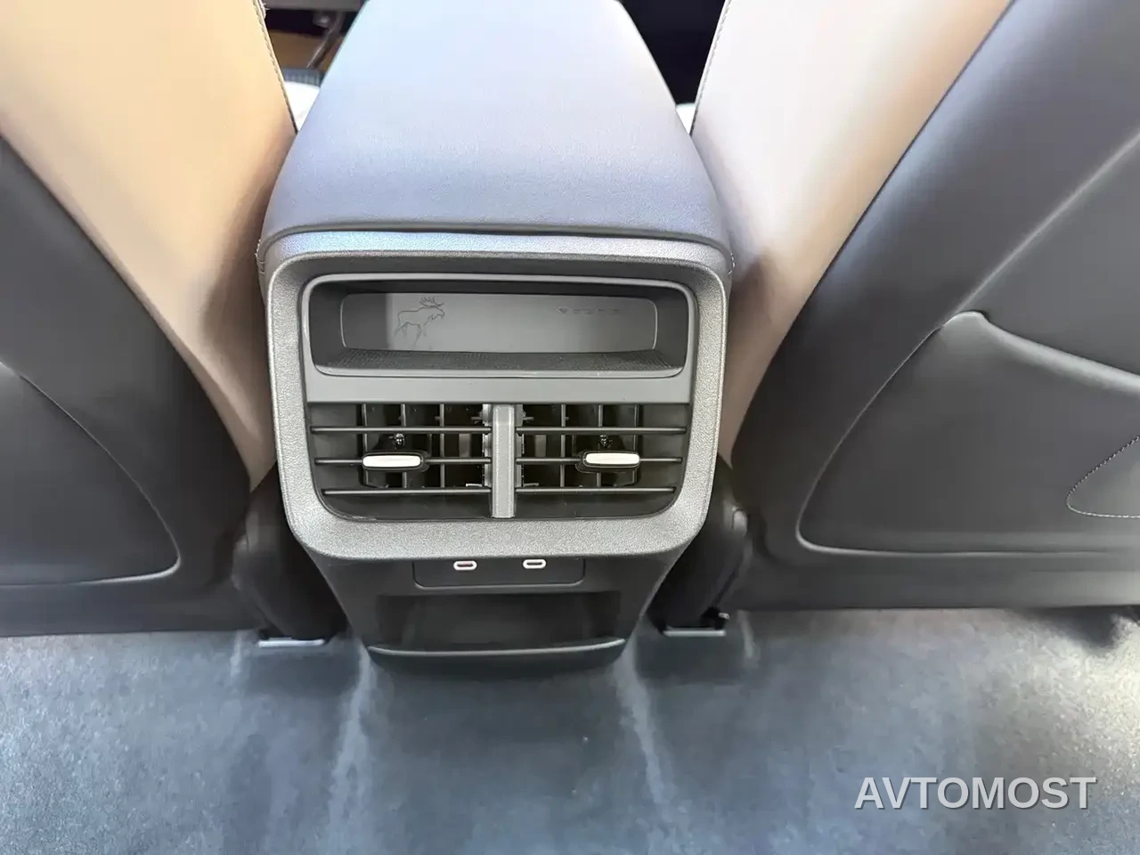 Volvo XC70 Plug-in Hybrid 2025 Standard — фото 12