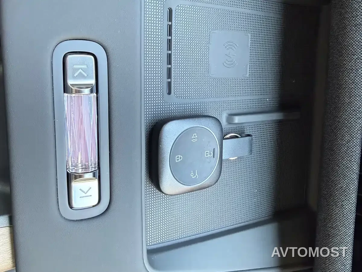 Volvo XC70 Plug-in Hybrid 2025 Standard — фото 16