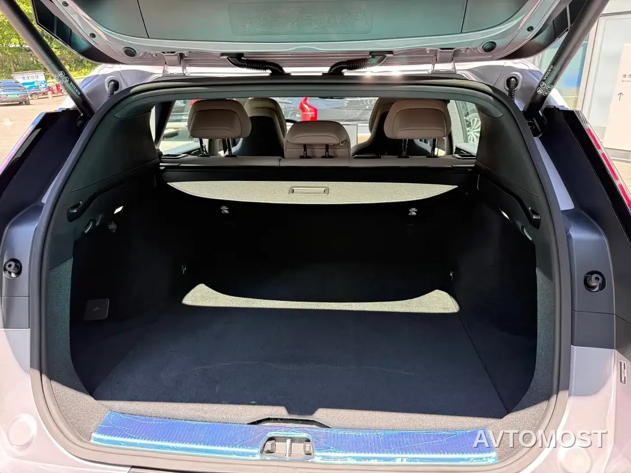 Volvo XC70 Plug-in Hybrid 2025 Standard — фото 17