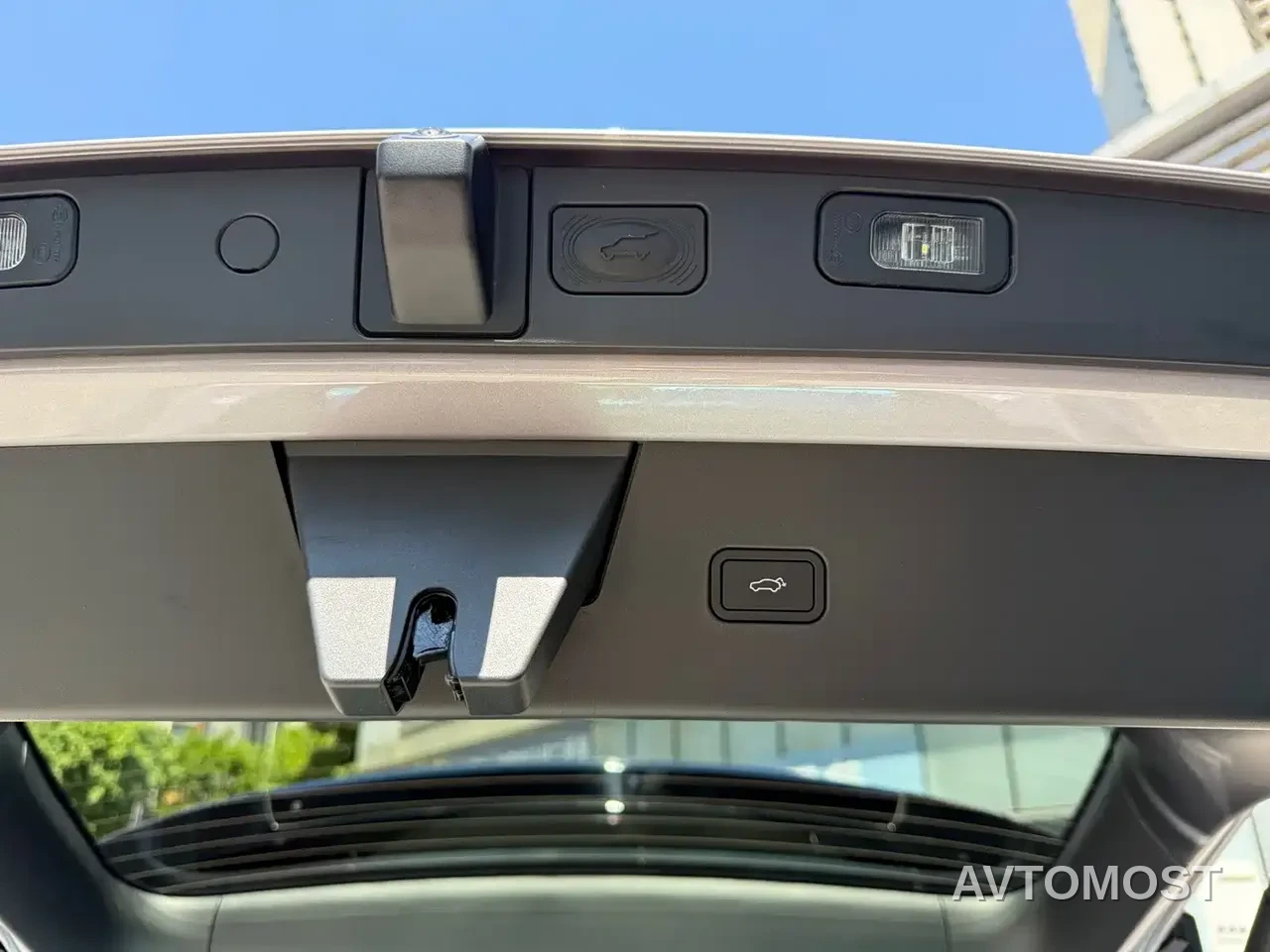 Volvo XC70 Plug-in Hybrid 2025 Standard — фото 18