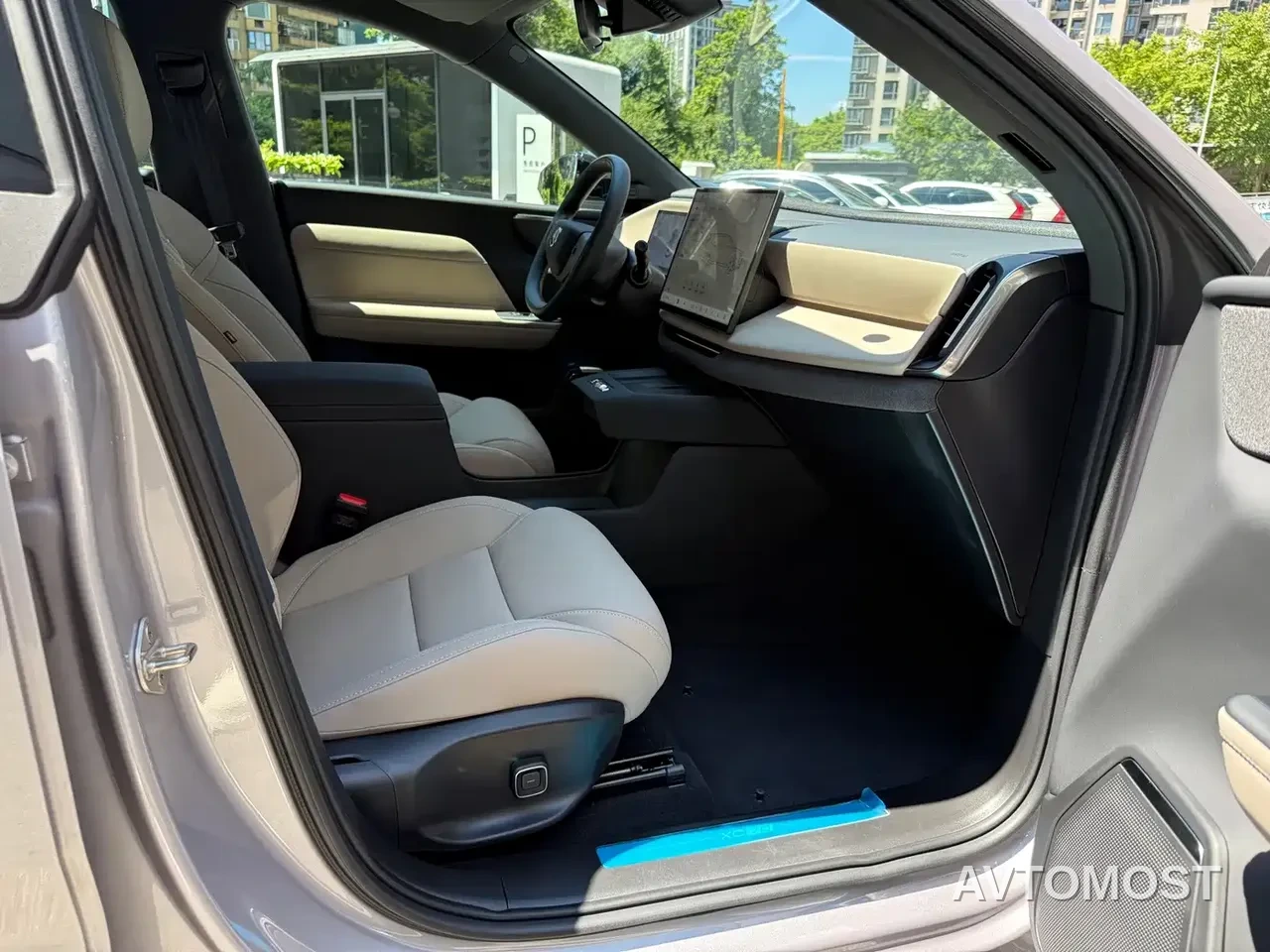 Volvo XC70 Plug-in Hybrid 2025 Standard — фото 20