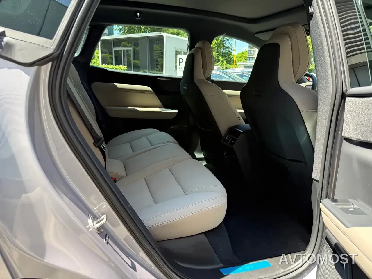 Volvo XC70 Plug-in Hybrid 2025 Standard — фото 21