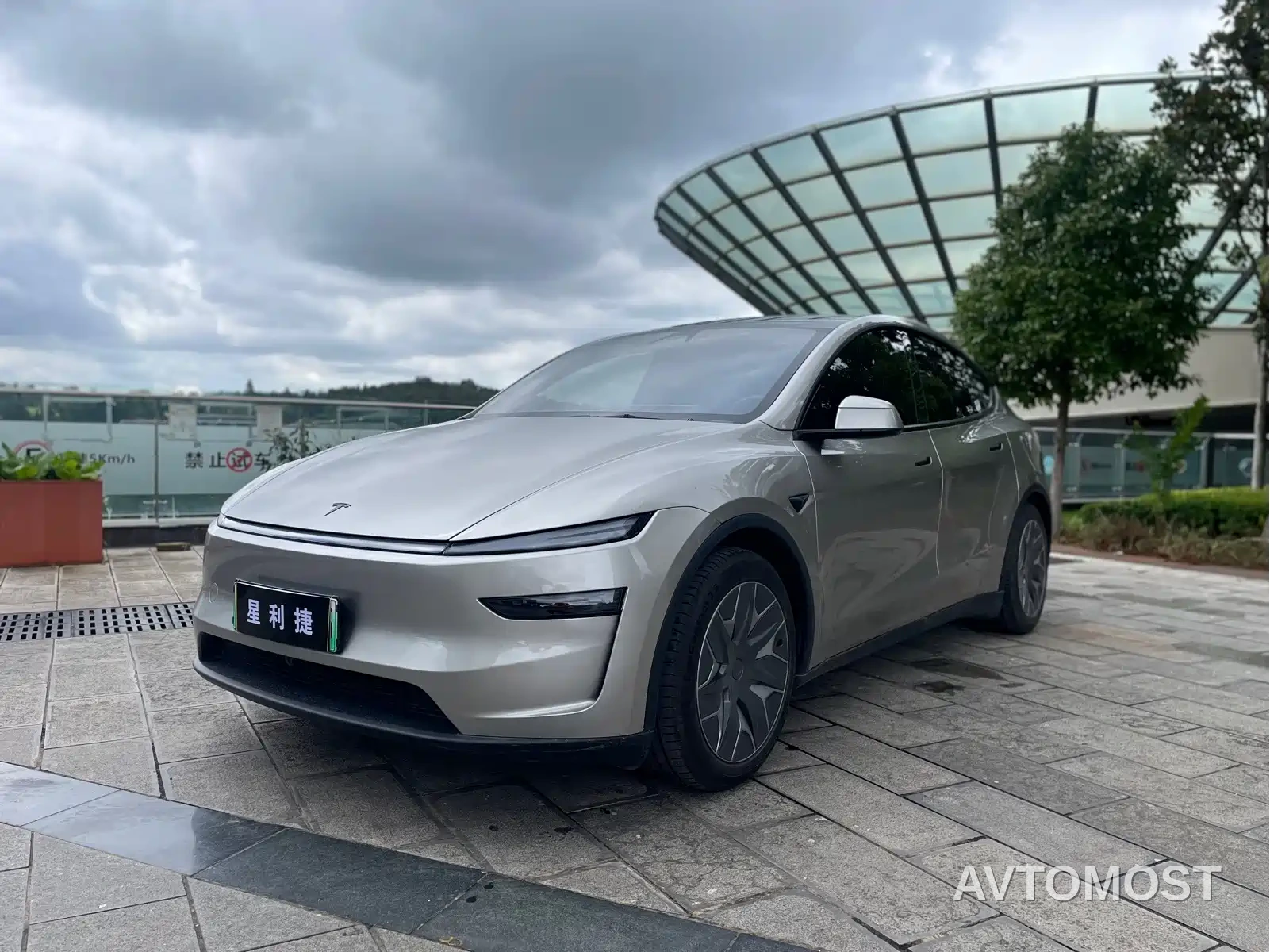 Tesla Model Y L 2025 Facelift Long Range AWD — фото 1
