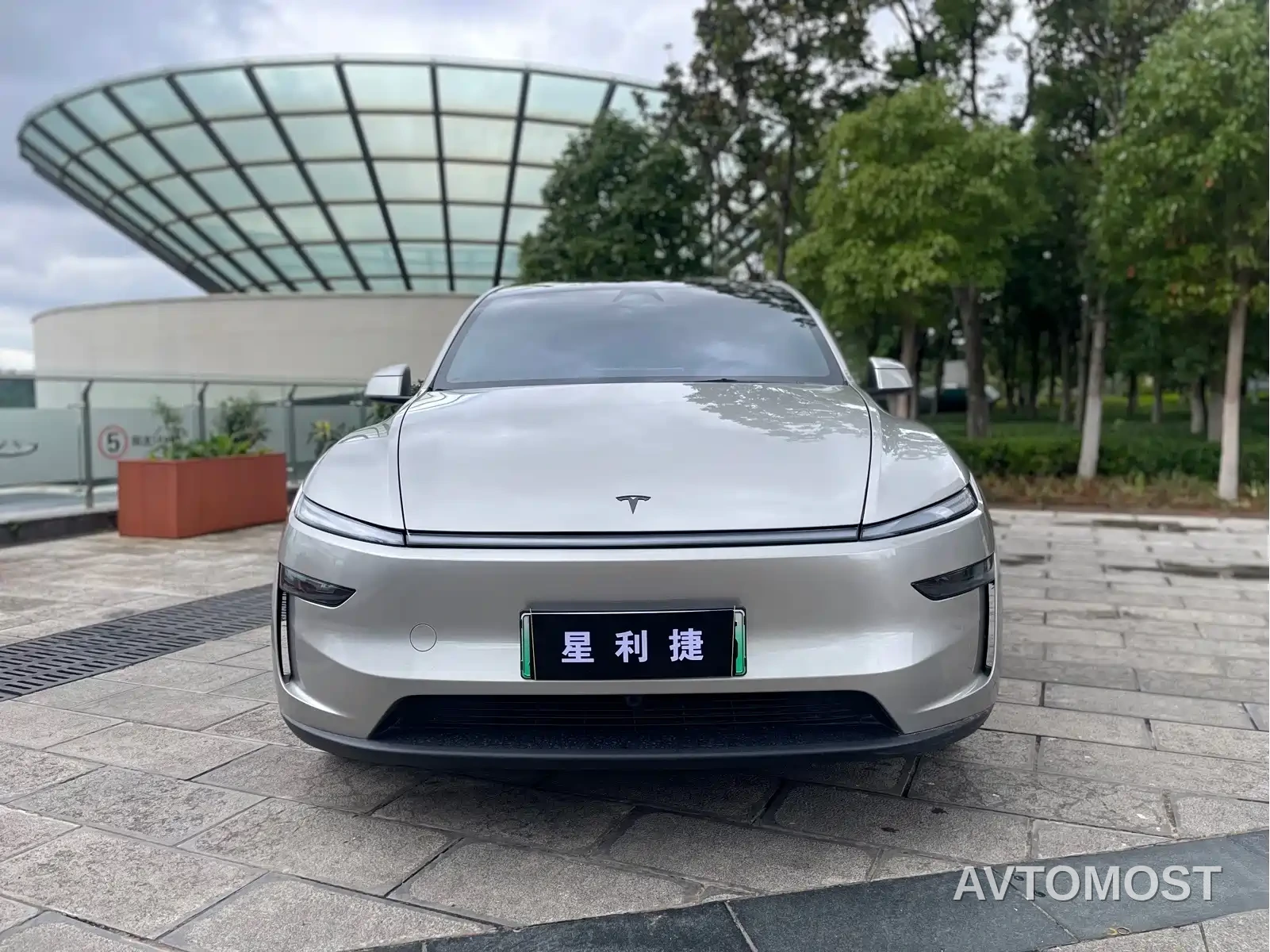 Tesla Model Y L 2025 Facelift Long Range AWD — фото 2