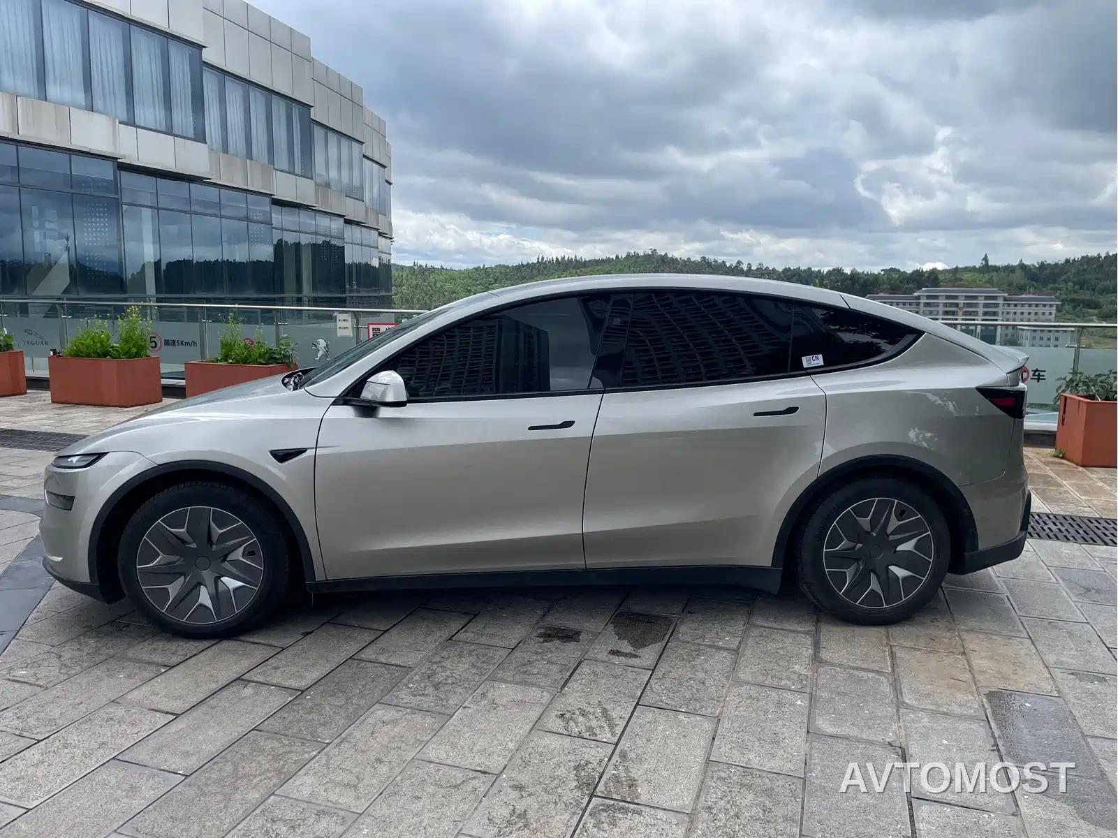 Tesla Model Y L 2025 Facelift Long Range AWD — фото 4
