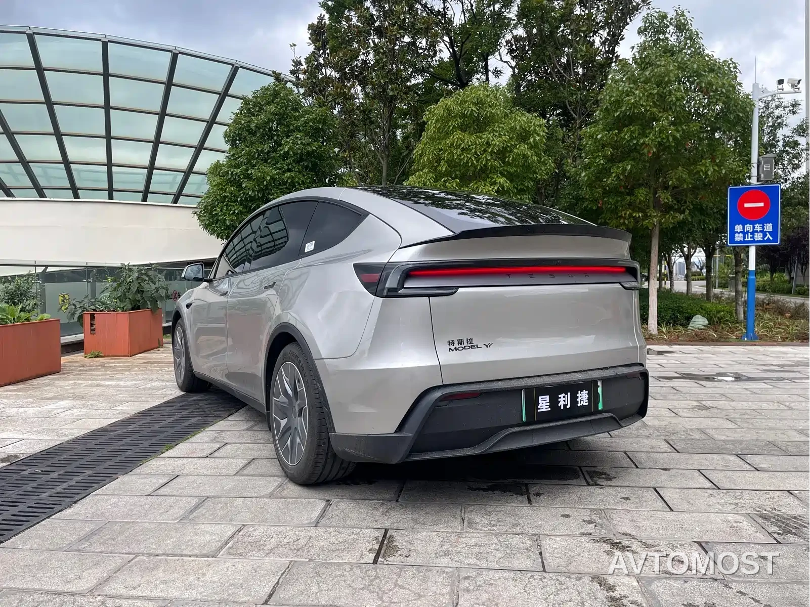 Tesla Model Y L 2025 Facelift Long Range AWD — фото 5