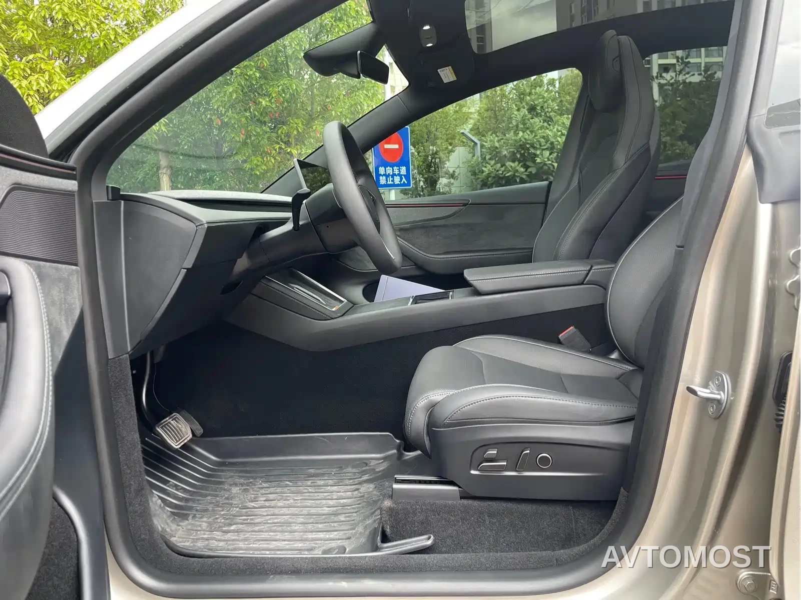 Tesla Model Y L 2025 Facelift Long Range AWD — фото 8