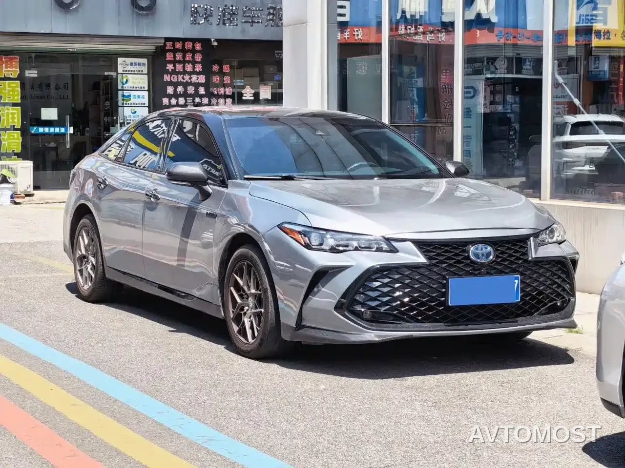 Toyota Avalon 2019 Hybrid 2.5L Luxury Edition China VI — фото 2