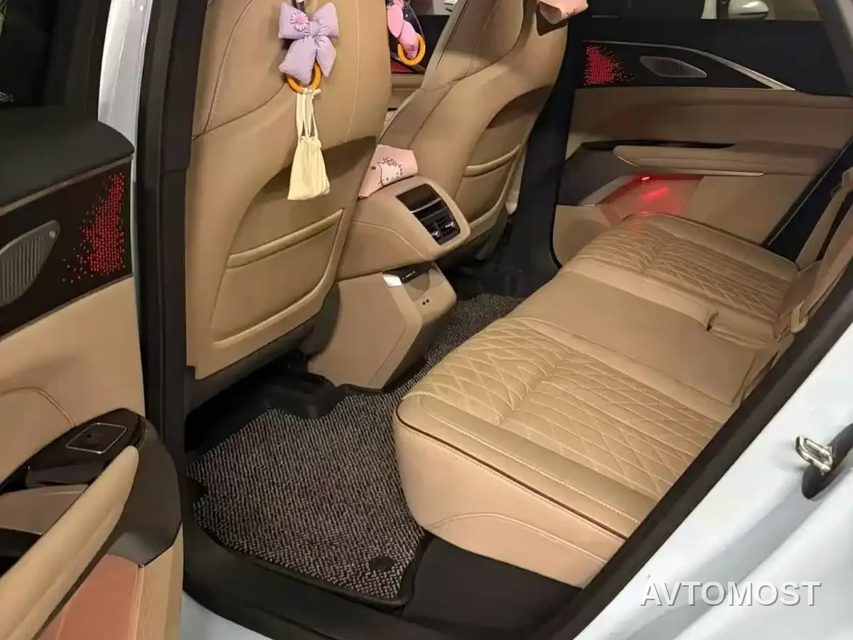 Cadillac IQ Rui Ge 2022 RWD Long Range Luxury Edition — фото 4