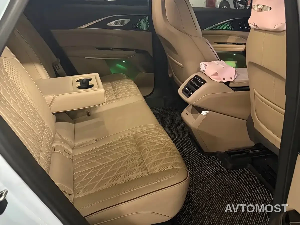Cadillac IQ Rui Ge 2022 RWD Long Range Luxury Edition — фото 11