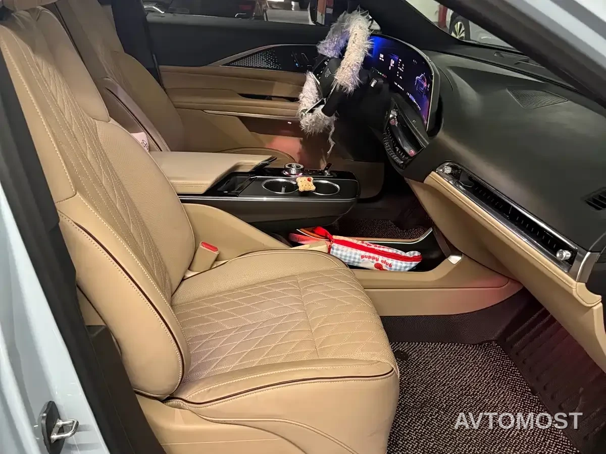 Cadillac IQ Rui Ge 2022 RWD Long Range Luxury Edition — фото 12