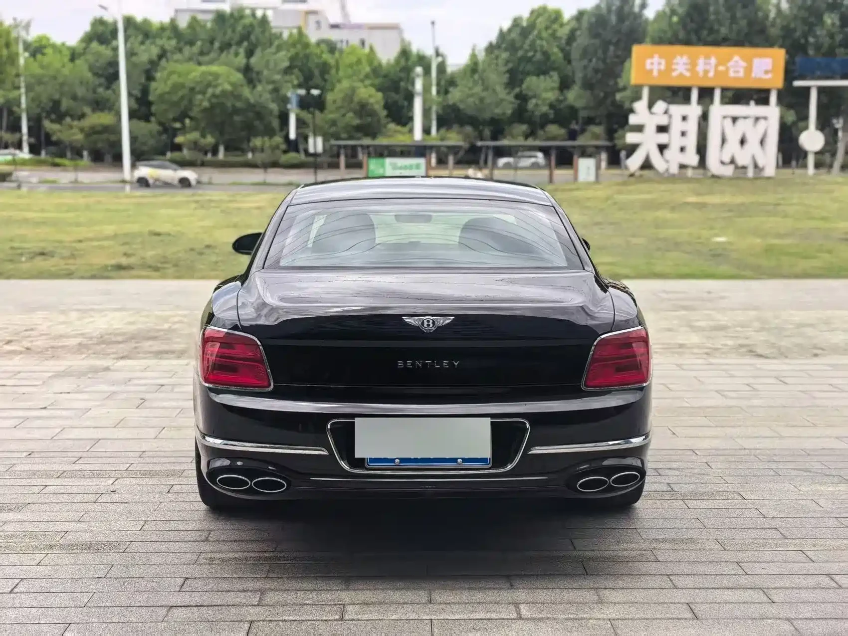 Bentley Flying Spur 2022 4.0T V8 Mulliner — фото 12