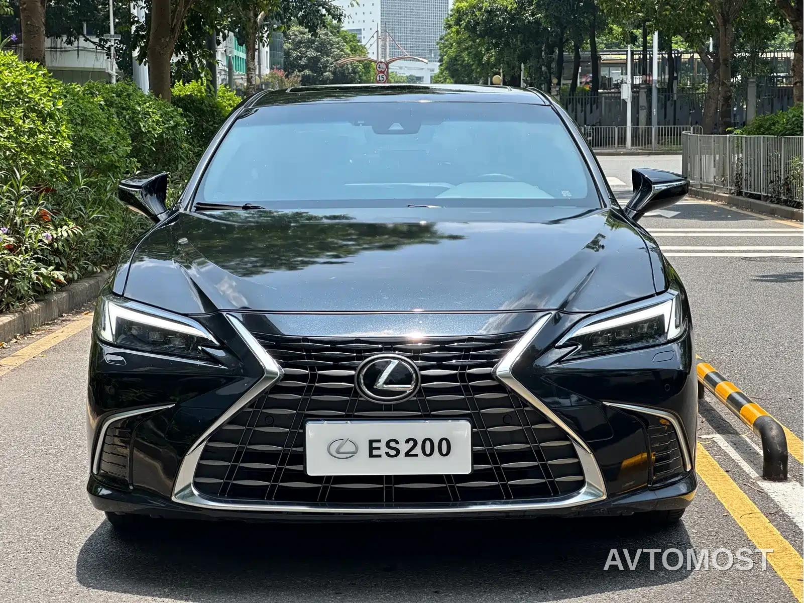 Lexus ES 2025 200 Ultimate Edition — фото 2