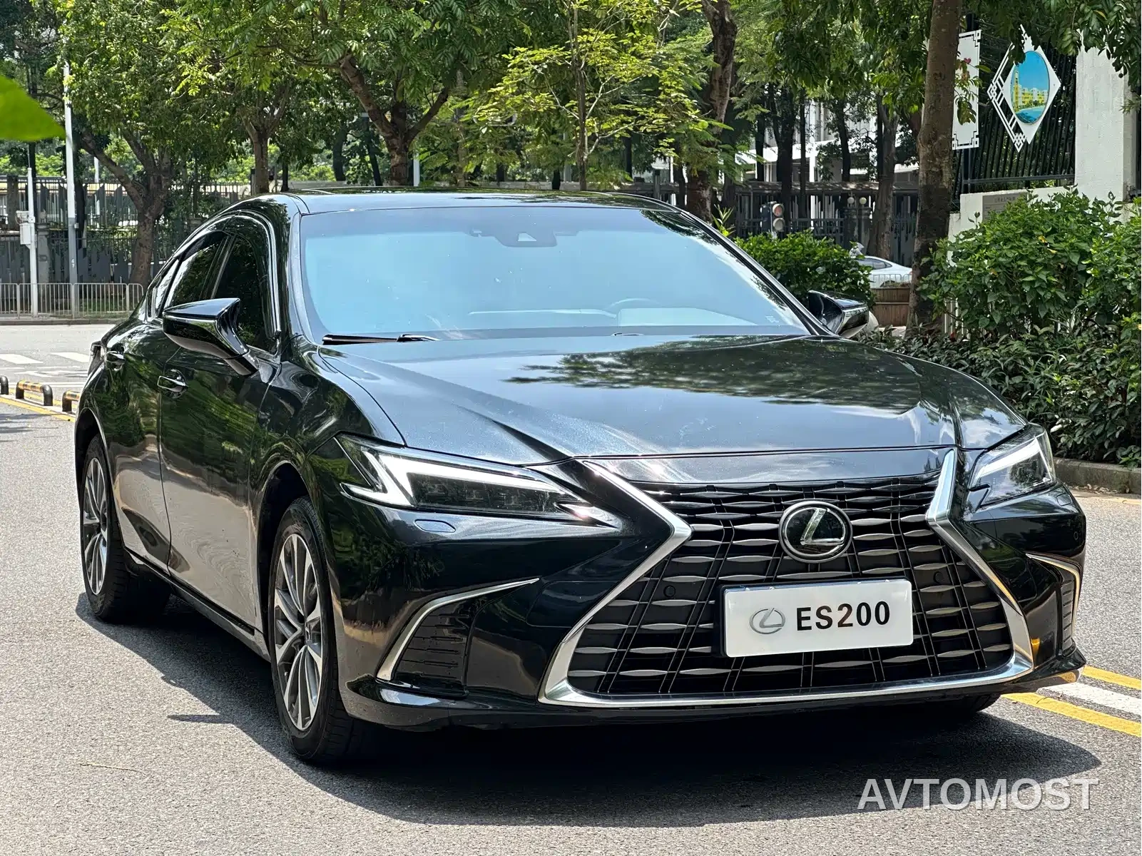 Lexus ES 2025 200 Ultimate Edition — фото 3