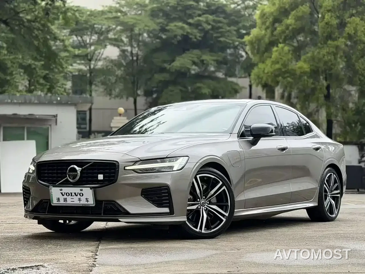 Volvo S60 Plug-in Hybrid 2021 T8 Twin Engine AWD R-Design Sport Edition — фото 1