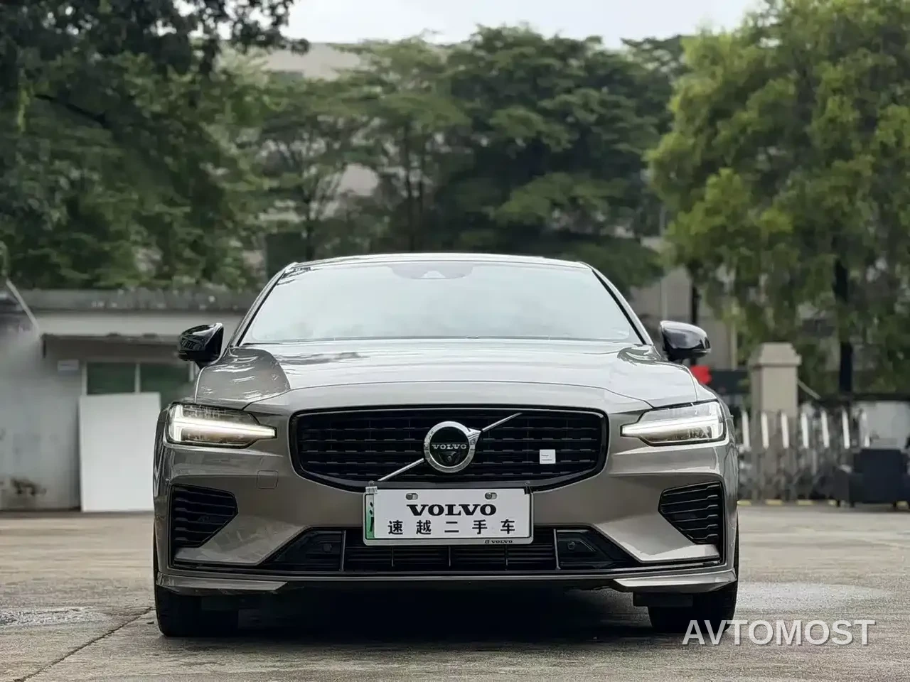 Volvo S60 Plug-in Hybrid 2021 T8 Twin Engine AWD R-Design Sport Edition — фото 2
