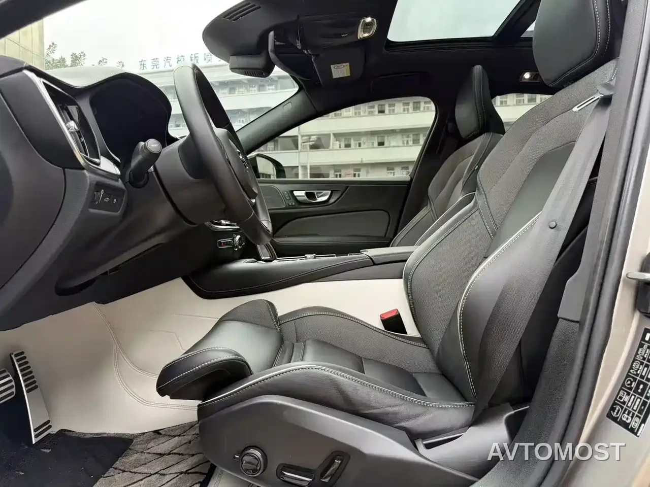 Volvo S60 Plug-in Hybrid 2021 T8 Twin Engine AWD R-Design Sport Edition — фото 4